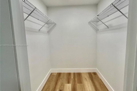 Adosado en alquiler en Miami, Florida, 3 dormitorios, 107.4 m2 № 1953730 - foto 26