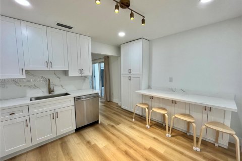 Adosado en alquiler en Miami, Florida, 3 dormitorios, 107.4 m2 № 1953730 - foto 14