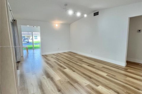 Adosado en alquiler en Miami, Florida, 3 dormitorios, 107.4 m2 № 1953730 - foto 7