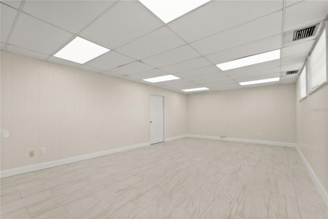 Immobilier commercial à louer à Sanford, Floride: 513.29 m2 № 2105808 - photo 5