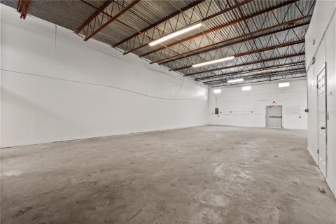 Immobilier commercial à louer à Sanford, Floride: 513.29 m2 № 2105808 - photo 9