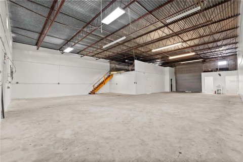Immobilier commercial à louer à Sanford, Floride: 513.29 m2 № 2105808 - photo 10