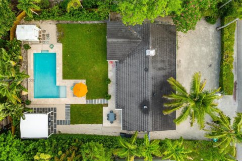 House in Biscayne Park, Florida 3 bedrooms, 133.59 sq.m. № 1980988 - photo 4