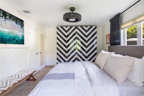 House in Biscayne Park, Florida 3 bedrooms, 133.59 sq.m. № 1980988 - photo 23