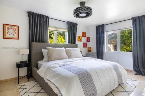 House in Biscayne Park, Florida 3 bedrooms, 133.59 sq.m. № 1980988 - photo 22