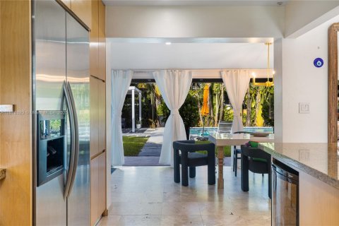 House in Biscayne Park, Florida 3 bedrooms, 133.59 sq.m. № 1980988 - photo 20