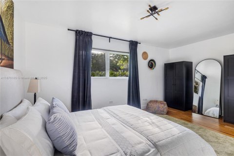 House in Biscayne Park, Florida 3 bedrooms, 133.59 sq.m. № 1980988 - photo 29