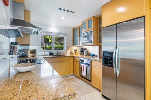 House in Biscayne Park, Florida 3 bedrooms, 133.59 sq.m. № 1980988 - photo 19