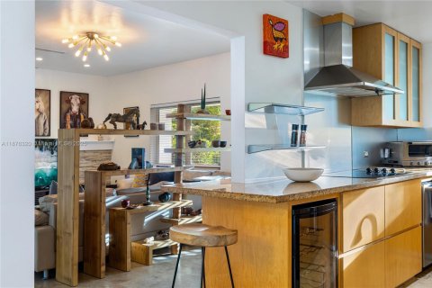 House in Biscayne Park, Florida 3 bedrooms, 133.59 sq.m. № 1980988 - photo 17