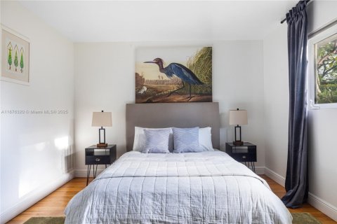 House in Biscayne Park, Florida 3 bedrooms, 133.59 sq.m. № 1980988 - photo 30