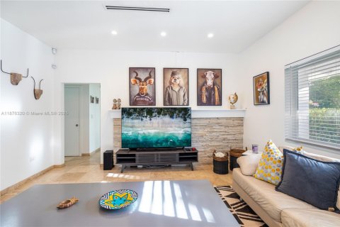 House in Biscayne Park, Florida 3 bedrooms, 133.59 sq.m. № 1980988 - photo 16