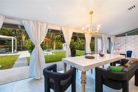 House in Biscayne Park, Florida 3 bedrooms, 133.59 sq.m. № 1980988 - photo 5
