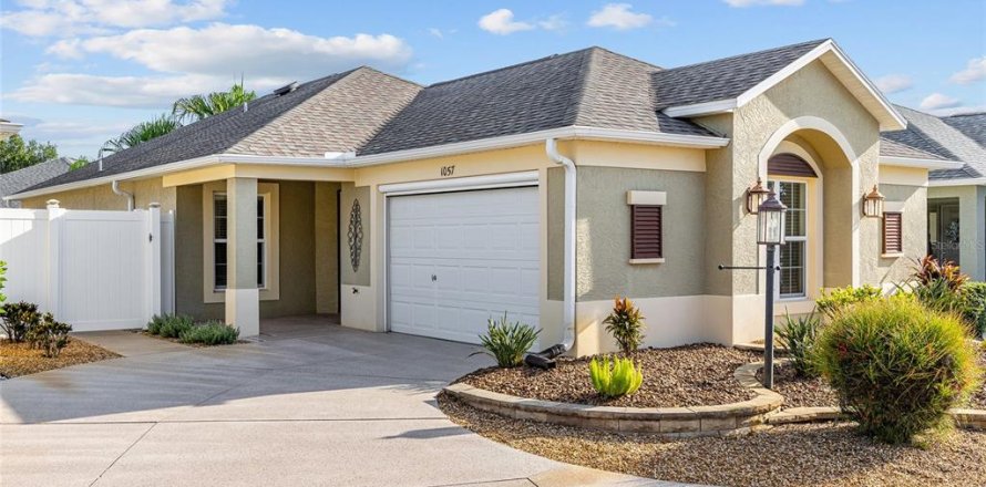 Casa en The Villages, Florida 2 dormitorios, 117.99 m2 № 1870158