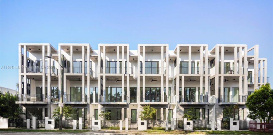 Таунхаус в Майами, Флорида 3 спальни, 268.02м2 № 1970998