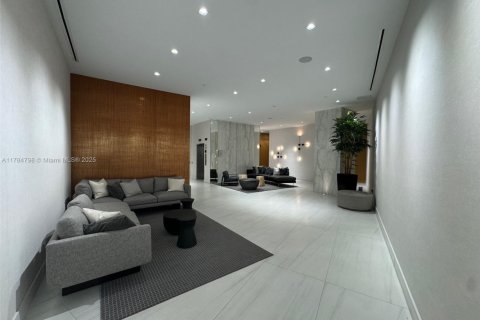 Condominio en alquiler en Sunny Isles Beach, Florida, 2 dormitorios, 155.61 m2 № 1982554 - foto 1