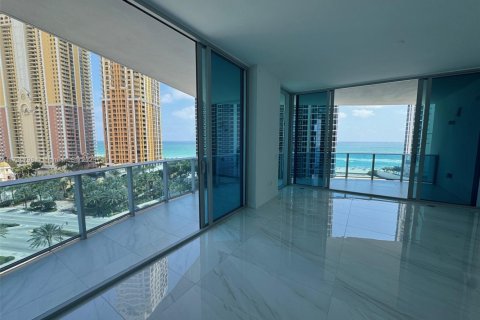 Condominio en alquiler en Sunny Isles Beach, Florida, 2 dormitorios, 155.61 m2 № 1982554 - foto 2