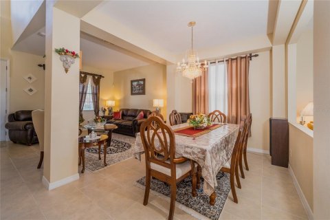 House in Wesley Chapel, Florida 3 bedrooms, 246.75 sq.m. № 1648241 - photo 6