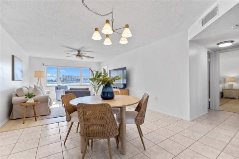 Condominio en venta en Saint Petersburg, Florida, 2 dormitorios, 97.55 m2 № 2099072 - foto 9
