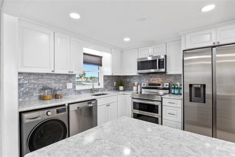 Condominio en venta en Saint Petersburg, Florida, 2 dormitorios, 97.55 m2 № 2099072 - foto 4