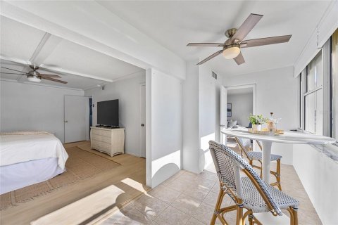 Condominio en venta en Saint Petersburg, Florida, 2 dormitorios, 97.55 m2 № 2099072 - foto 18