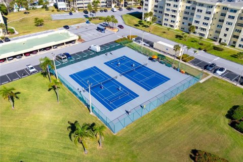 Condominio en venta en Saint Petersburg, Florida, 2 dormitorios, 97.55 m2 № 2099072 - foto 30