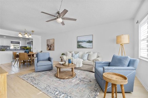 Condominio en venta en Saint Petersburg, Florida, 2 dormitorios, 97.55 m2 № 2099072 - foto 2
