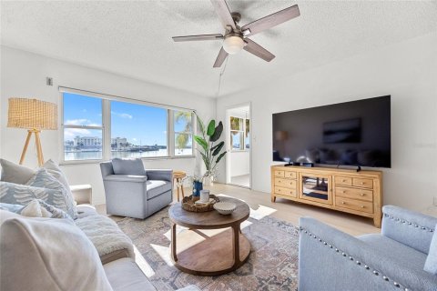 Condominio en venta en Saint Petersburg, Florida, 2 dormitorios, 97.55 m2 № 2099072 - foto 11