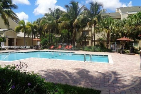 Condo in Tamarac, Florida, 1 bedroom  № 2012999 - photo 21