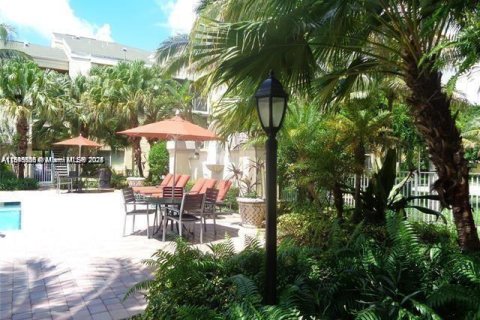 Condo in Tamarac, Florida, 1 bedroom  № 2012999 - photo 22