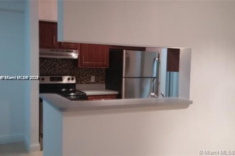 Condo in Tamarac, Florida, 1 bedroom  № 2012999 - photo 9