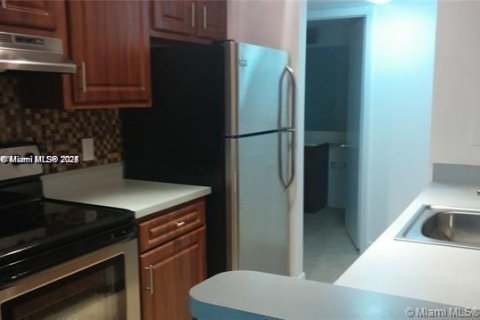 Condo in Tamarac, Florida, 1 bedroom  № 2012999 - photo 6