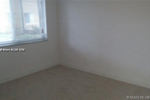 Condo in Tamarac, Florida, 1 bedroom  № 2012999 - photo 14