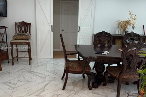 Villa ou maison à vendre à Royal Palm Beach, Floride: 4 chambres, 177.63 m2 № 2081620 - photo 10