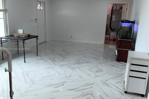Villa ou maison à vendre à Royal Palm Beach, Floride: 4 chambres, 177.63 m2 № 2081620 - photo 13