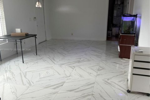 Villa ou maison à vendre à Royal Palm Beach, Floride: 4 chambres, 177.63 m2 № 2081620 - photo 7