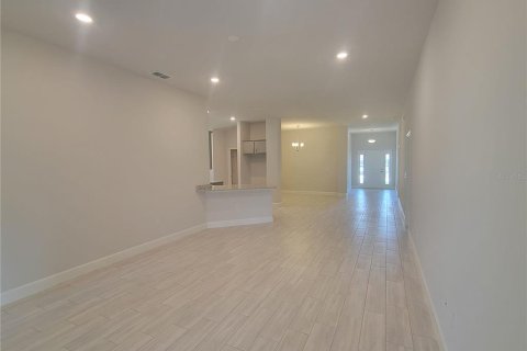 Casa en venta en Dade City, Florida, 4 dormitorios, 204.38 m2 № 1916557 - foto 14