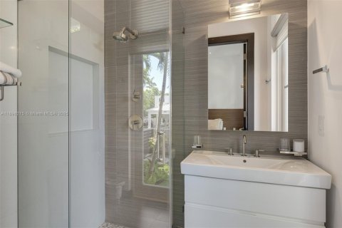 House in Key Biscayne, Florida 5 bedrooms, 407.47 sq.m. № 2013261 - photo 21