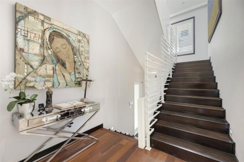 House in Key Biscayne, Florida 5 bedrooms, 407.47 sq.m. № 2013261 - photo 9