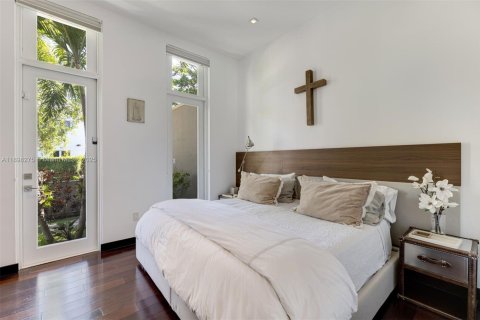 House in Key Biscayne, Florida 5 bedrooms, 407.47 sq.m. № 2013261 - photo 20