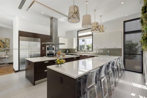 House in Key Biscayne, Florida 5 bedrooms, 407.47 sq.m. № 2013261 - photo 4