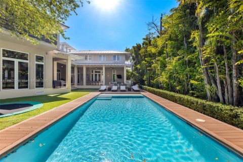 House in Key Biscayne, Florida 5 bedrooms, 407.47 sq.m. № 2013261 - photo 27