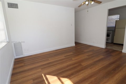 Casa en alquiler en Hollywood, Florida, 1 dormitorio, 56.21 m2 № 2023294 - foto 14