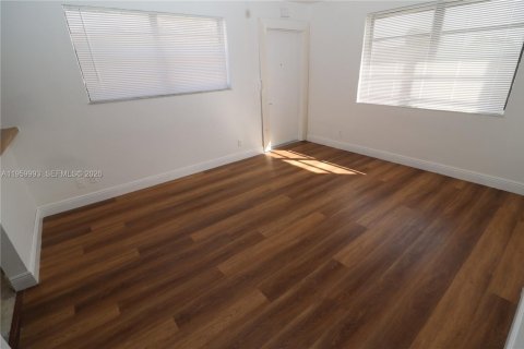 Casa en alquiler en Hollywood, Florida, 1 dormitorio, 56.21 m2 № 2023294 - foto 2