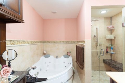 Villa ou maison à vendre à Miami, Floride: 6 chambres, 386.57 m2 № 2241031 - photo 10