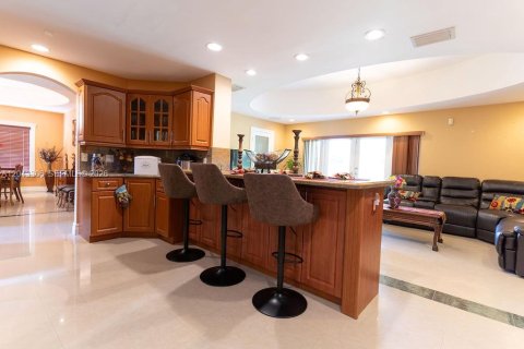 Villa ou maison à vendre à Miami, Floride: 6 chambres, 386.57 m2 № 2241031 - photo 7