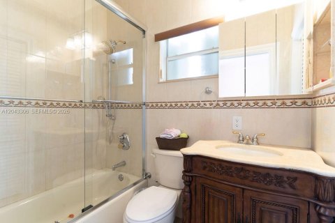 Villa ou maison à vendre à Miami, Floride: 6 chambres, 386.57 m2 № 2241031 - photo 15
