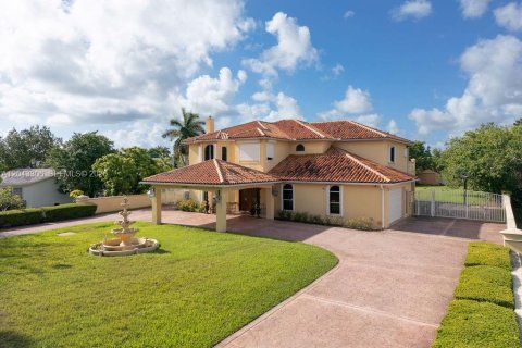 Villa ou maison à vendre à Miami, Floride: 6 chambres, 386.57 m2 № 2241031 - photo 21