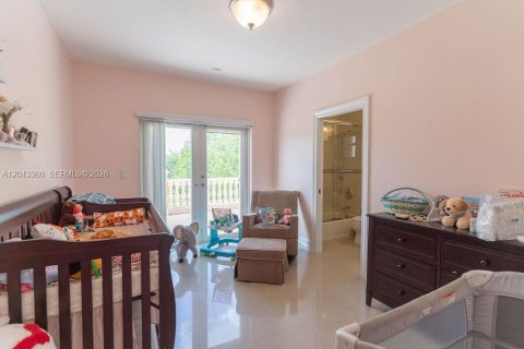 Villa ou maison à vendre à Miami, Floride: 6 chambres, 386.57 m2 № 2241031 - photo 13