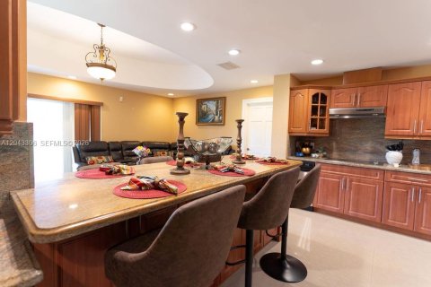Villa ou maison à vendre à Miami, Floride: 6 chambres, 386.57 m2 № 2241031 - photo 8