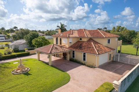 Villa ou maison à Miami, Floride 6 chambres, 386.57 m2 № 2241031
